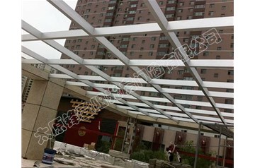 太原鋼結(jié)構(gòu)陽(yáng)光房的搭建步驟有哪些？鋒登陽(yáng)光房門(mén)窗