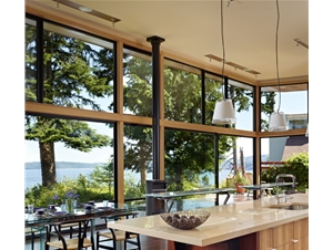 室內(nèi)餐廳鋁包木門(mén)窗